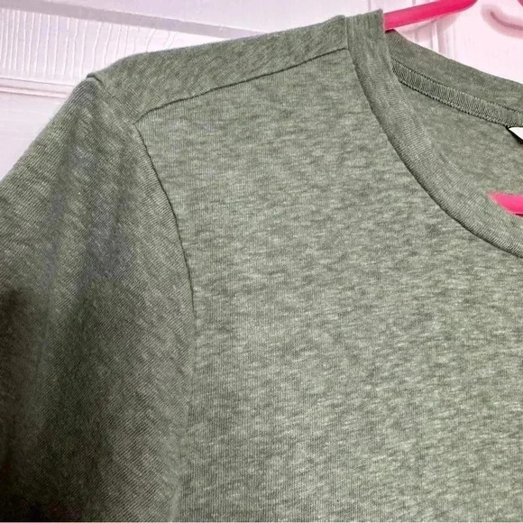 Victoria’s Secret T-Shirt Front Pocket Green / White Embroidery Size Extra Large - Picture 2 of 16